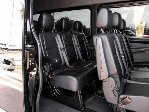 Used 2025 Mercedes-Benz Sprinter 2500 w/ Dashboard Charging Package image 38