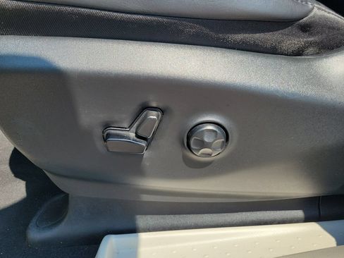 Used 2023 Chrysler Pacifica Touring-L FWD image 19