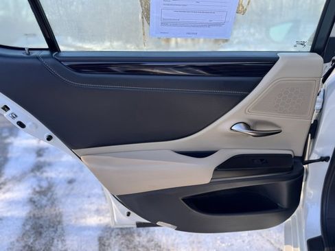 Used 2019 Lexus ES 350 w/ Premium Package image 11