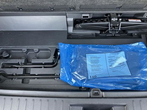 Used 2021 Toyota Highlander XLE image 29