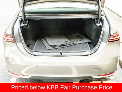 Used 2024 BMW 540i xDrive AWD/4WD image 18