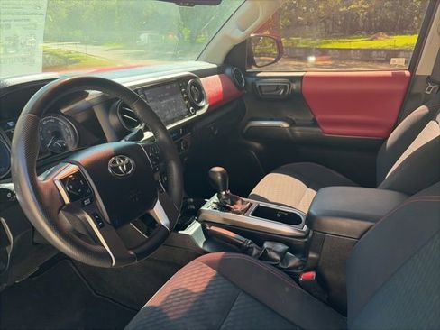 Used 2022 Toyota Tacoma SR5 RWD image 11