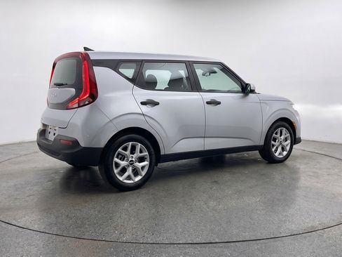 Used 2025 Kia Soul LX w/ LX Technology Package FWD image 9