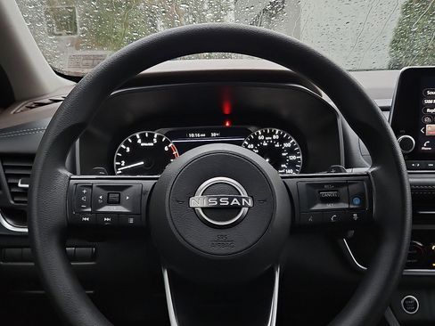 Certified 2023 Nissan Rogue SV image 18