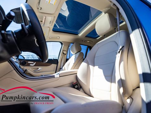 Used 2022 Mercedes-Benz GLC 300 4MATIC w/ Premium Package Lite image 22