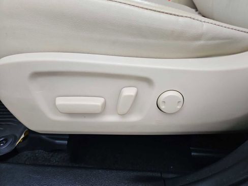 Used 2019 Toyota Highlander Plus image 18