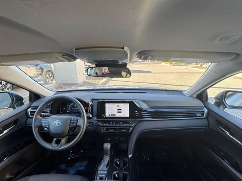 Used 2025 Toyota Camry LE image 32