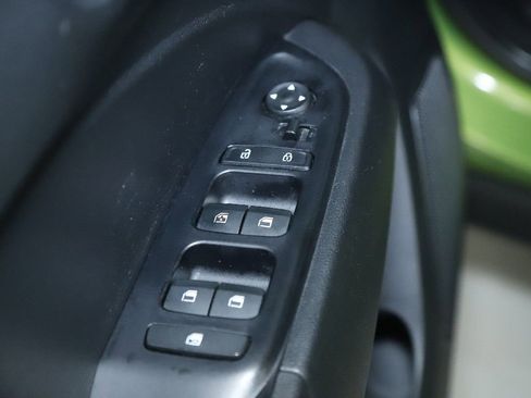 Used 2023 Hyundai Venue SEL FWD image 18