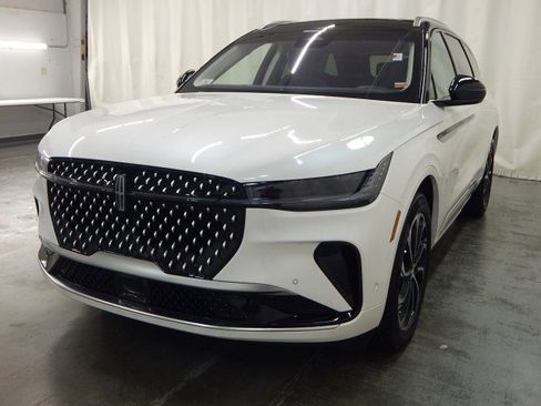 Used 2024 Lincoln Nautilus Reserve w/ Equipment Group 202A image 6