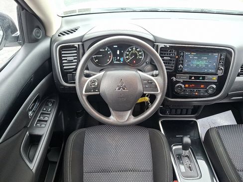 Used 2019 Mitsubishi Outlander ES image 12