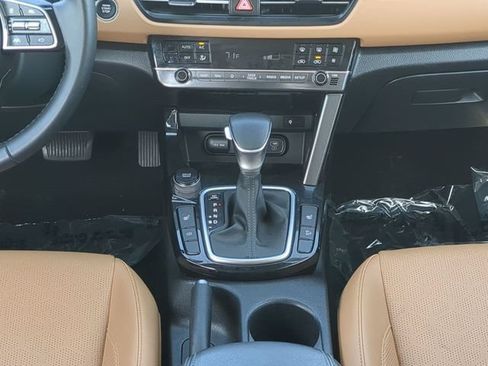 Used 2024 Kia Seltos EX FWD image 19