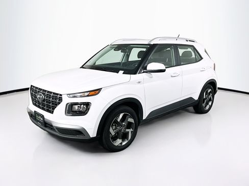Used 2025 Hyundai Venue SEL FWD image 3