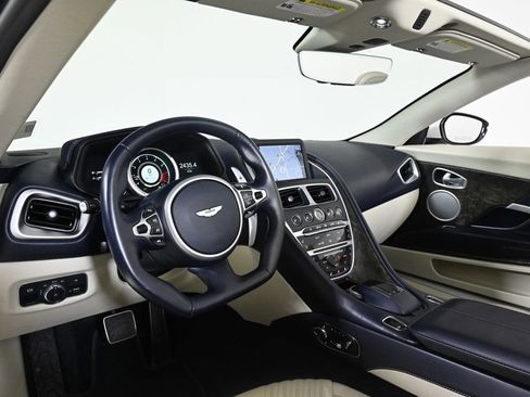 Used 2022 Aston Martin DB11 Volante image 9