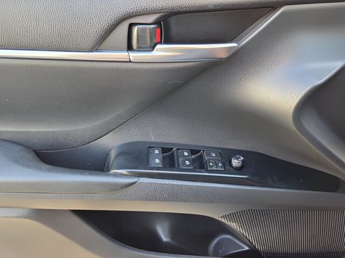 Used 2019 Toyota Camry SE w/ Convenience Package FWD image 27