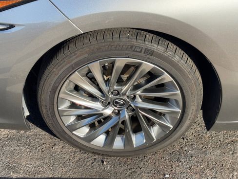 Used 2021 Lexus ES 300h w/ Accessory Package image 7