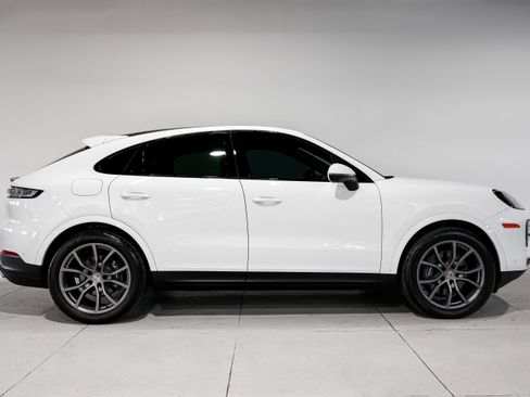 Used 2024 Porsche Cayenne w/ Premium Package Plus image 2