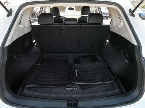 Used 2022 Volkswagen Tiguan SE AWD/4WD image 19