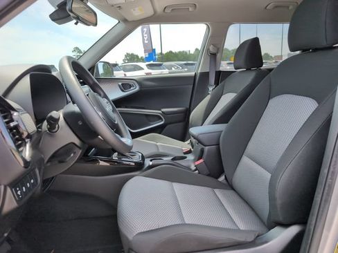 Used 2025 Kia Soul S FWD image 13