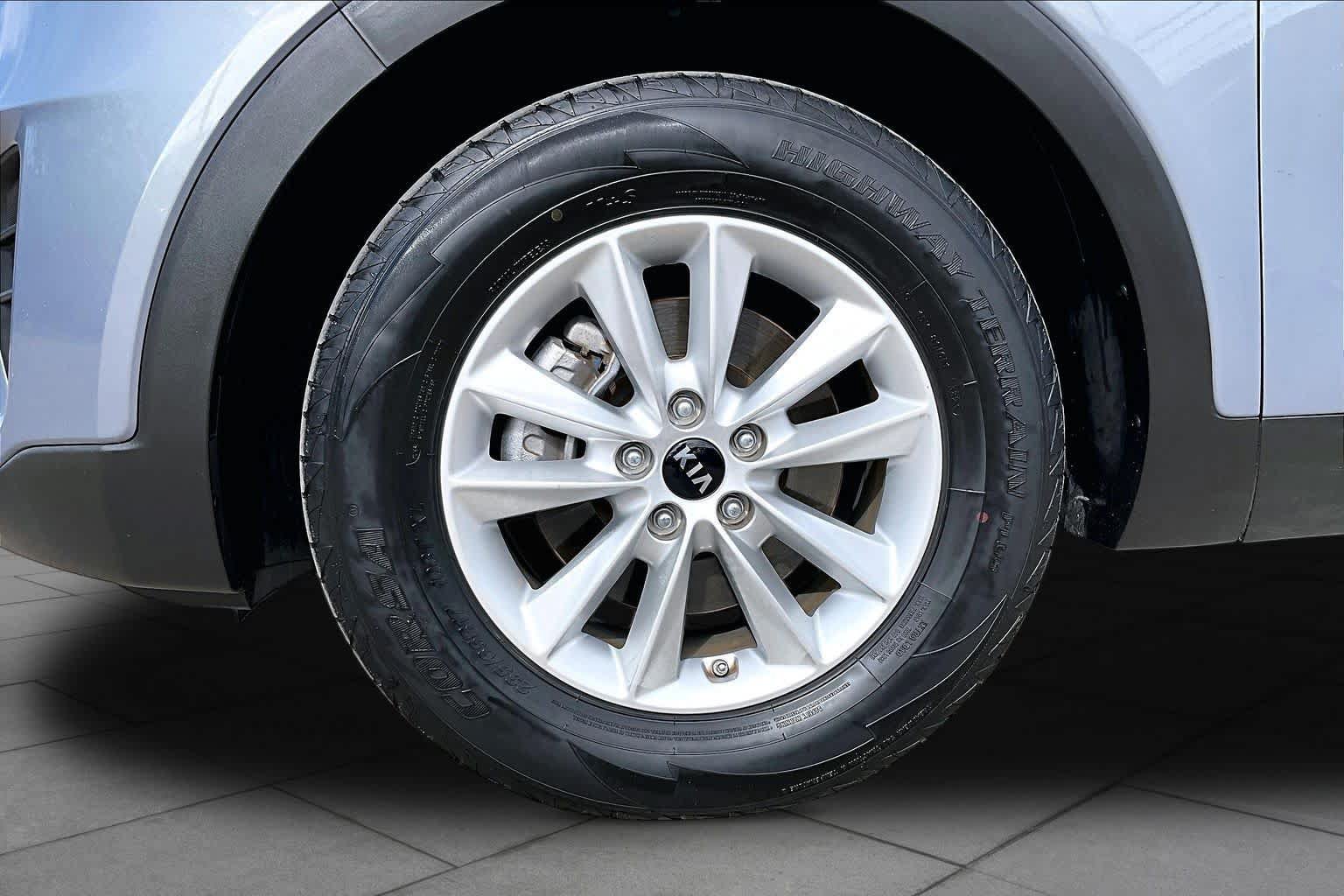 Used 2020 Kia Sorento L FWD image 10