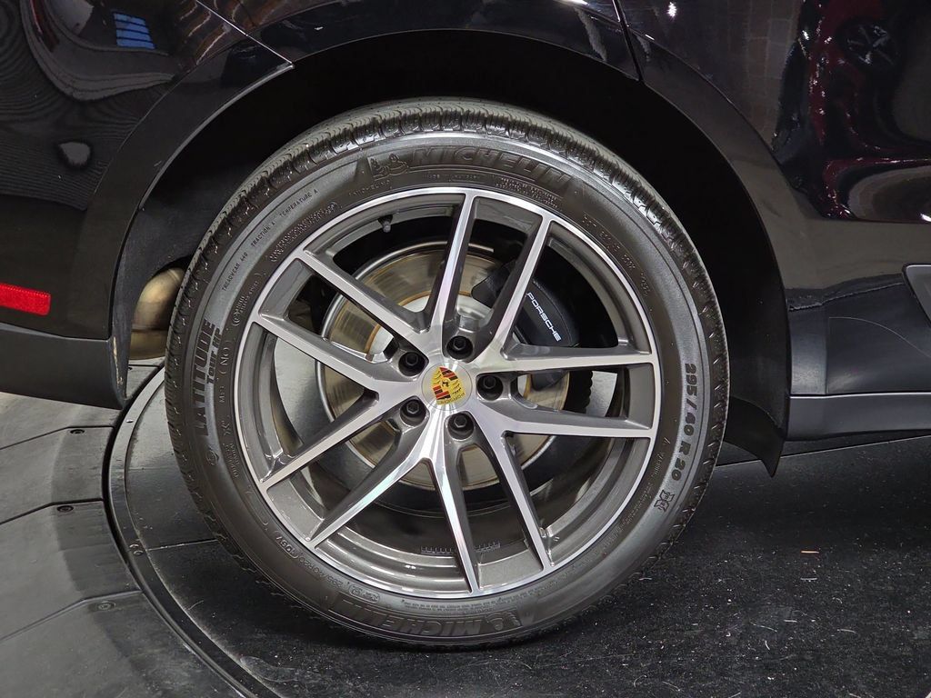 Certified 2026 Porsche Macan AWD/4WD image 29