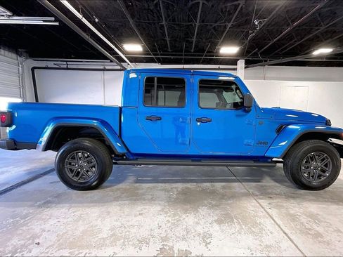 New 2025 Jeep Gladiator Sport image 16