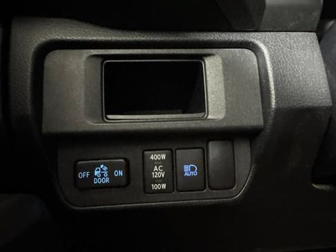 Used 2018 Toyota Tacoma TRD Sport w/ Technology Package AWD/4WD image 18