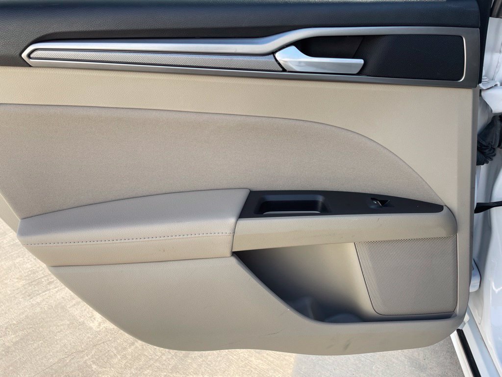Used 2020 Ford Fusion SE FWD image 19