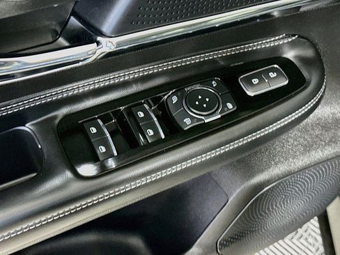 Used 2023 Lincoln Corsair Reserve AWD/4WD image 19