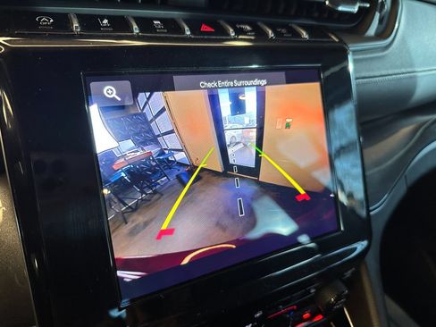 Used 2023 Jeep Grand Cherokee Laredo w/ Luxury Tech Group I AWD/4WD image 14