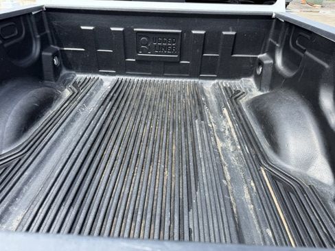 Used 2022 Nissan Titan SV RWD image 10
