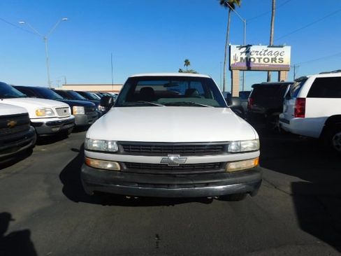 Used 2000 Chevrolet Silverado 1500 2WD Regular Cab image 2