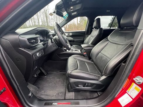 Used 2022 Ford Explorer ST w/ ST Street Pack image 10