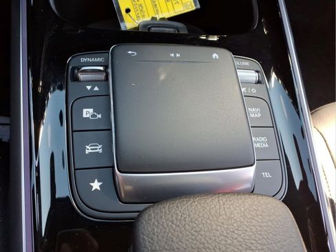 Certified 2022 Mercedes-Benz GLB 250 4MATIC image 31