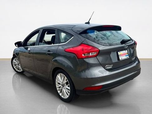Used 2016 Ford Focus Titanium w/ Titanium Technology Package FWD image 4