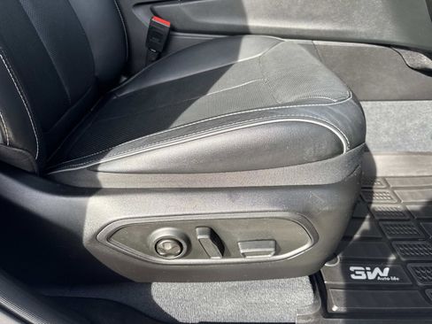 Used 2023 Jeep Grand Cherokee L Overland image 12