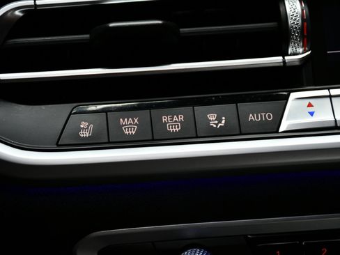 Used 2022 BMW X7 M50i w/ Executive Package image 32