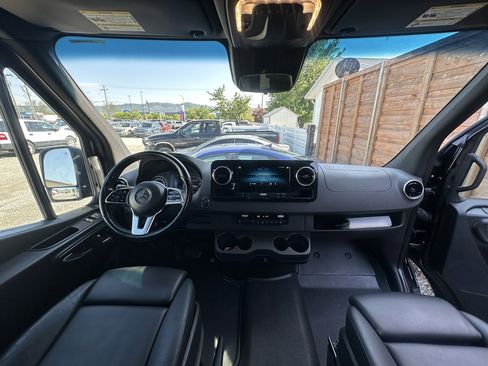 Used 2019 Mercedes-Benz Sprinter 2500 image 4