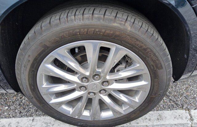Used 2024 Cadillac XT6 Premium Luxury w/ Technology Package FWD image 6