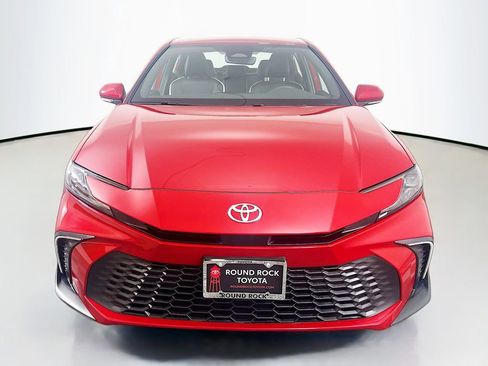 Used 2025 Toyota Camry SE image 2