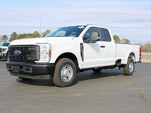 Used 2024 Ford F250 XL image 2
