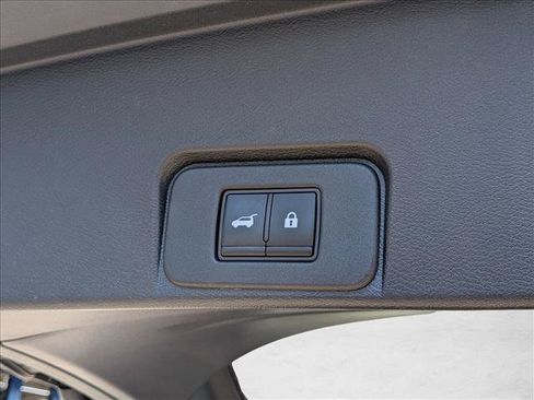 Used 2021 Nissan Rogue Platinum AWD/4WD image 5