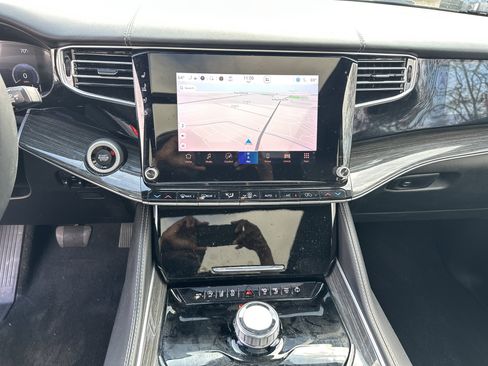 Used 2022 Jeep Wagoneer Series III w/ Premium Group I image 32