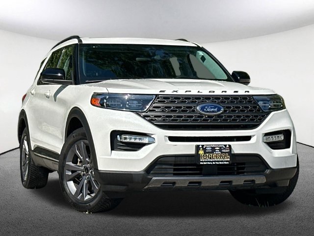 Certified 2023 Ford Explorer XLT w/ Equipment Group 202A AWD/4WD image 2