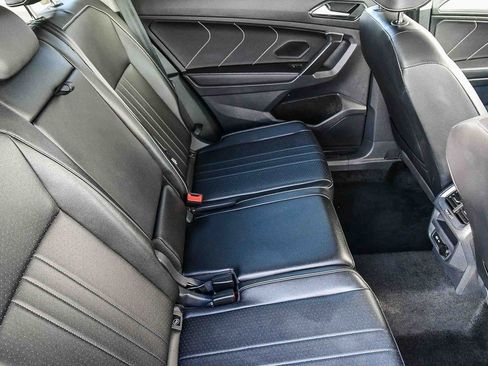 Used 2024 Volkswagen Tiguan SE image 16