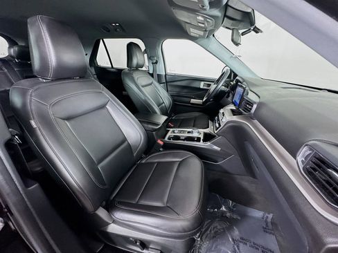 Used 2022 Ford Explorer XLT w/ Equipment Group 202A image 27