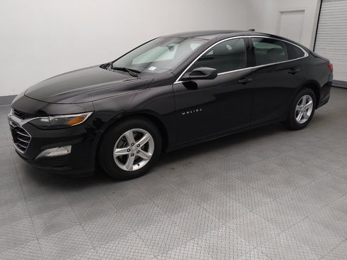 Used 2025 Chevrolet Malibu LS FWD image 2