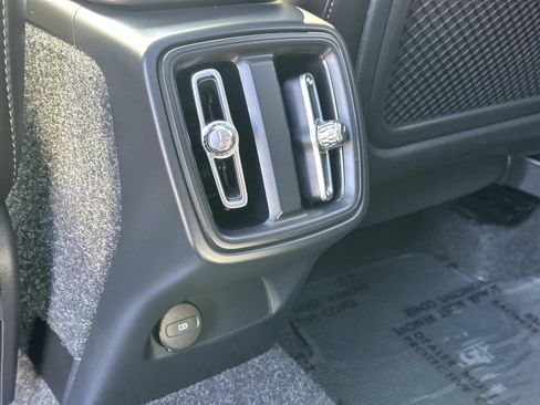 Certified 2025 Volvo XC40 B5 Plus image 22