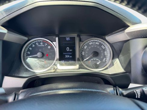 Certified 2021 Toyota Tacoma SR5 AWD/4WD image 30