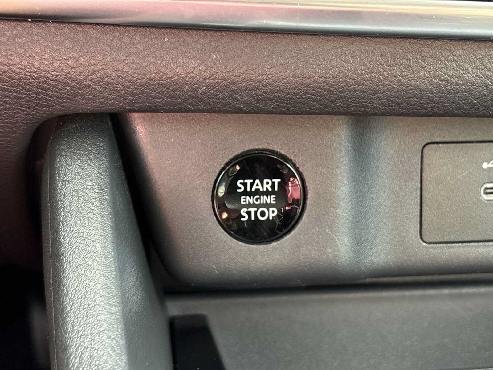 Used 2025 Nissan Rogue SV FWD image 16