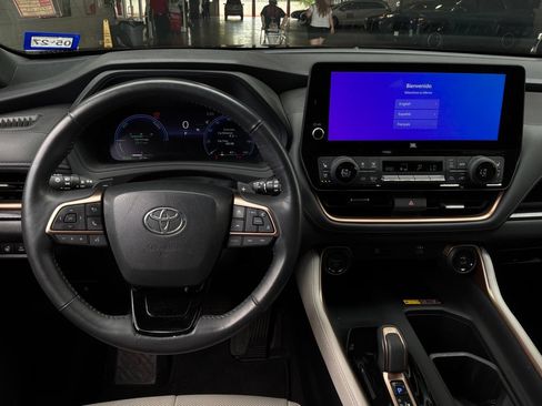 Used 2024 Toyota Grand Highlander AWD Hybrid image 18
